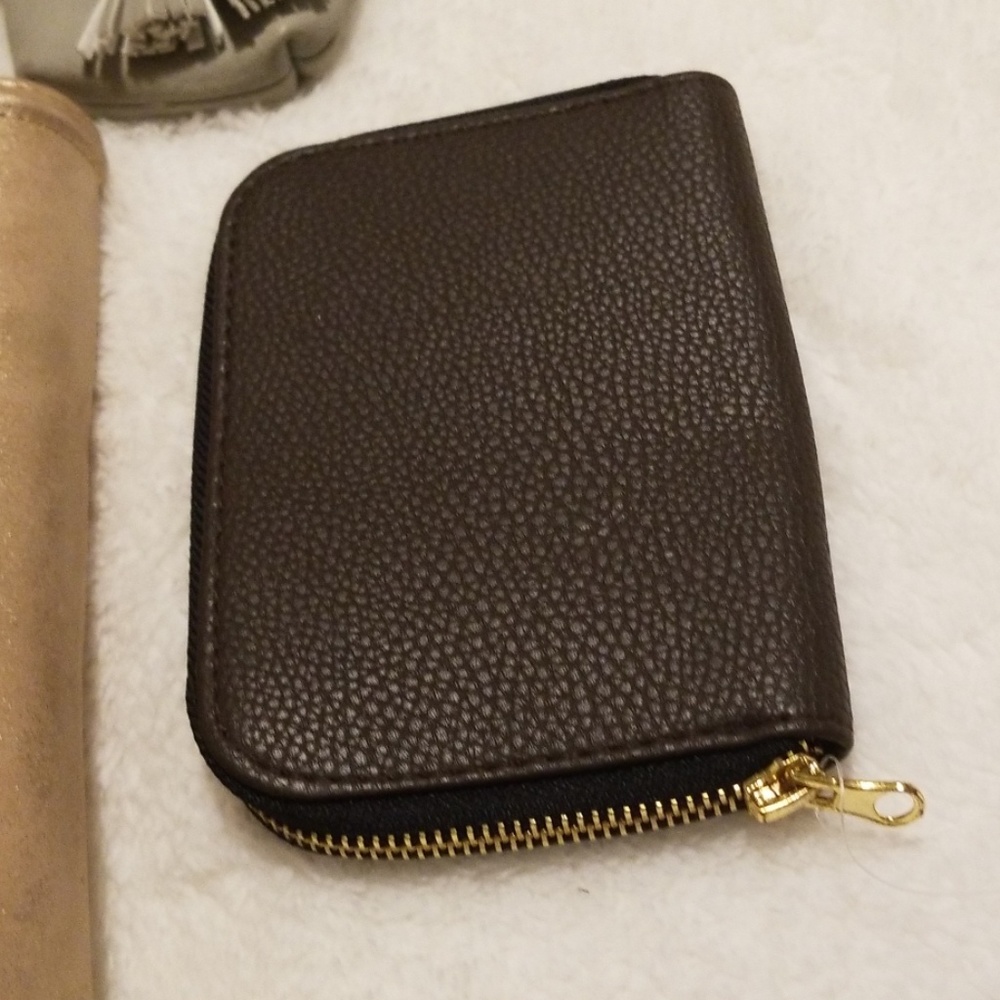 NWOT Bundle Wallets - Picture 3 of 6